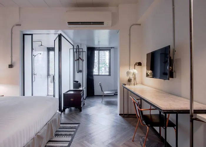 Ir-On Hotel